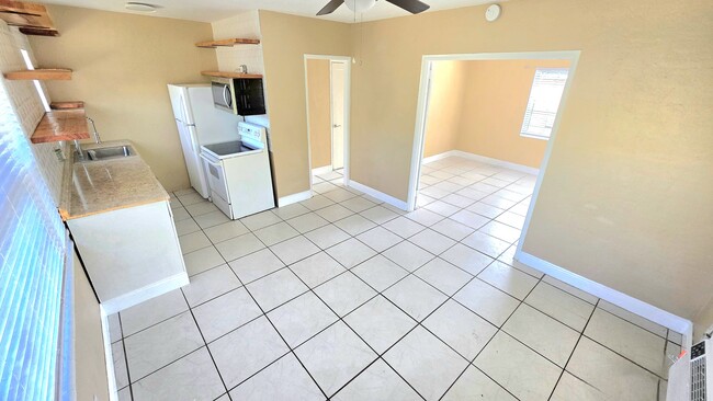 Photo - 1738 Dewey St Unit W