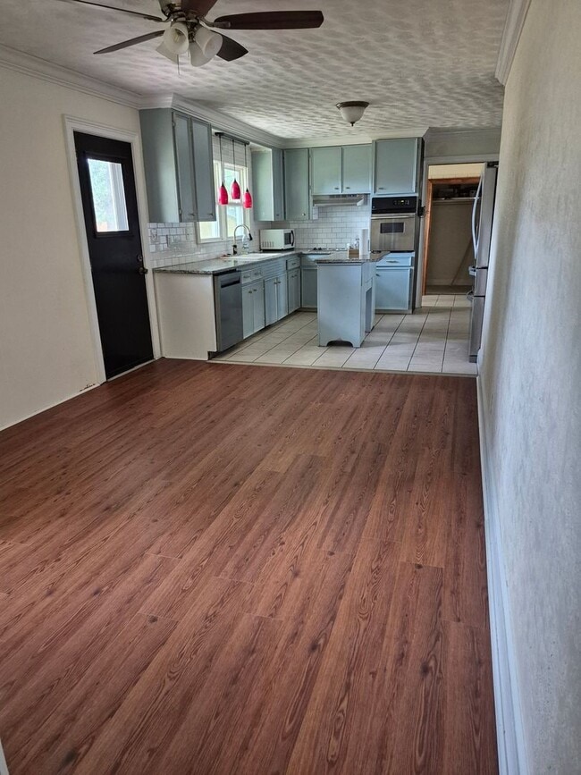 Photo - 258 Prince Charles Dr