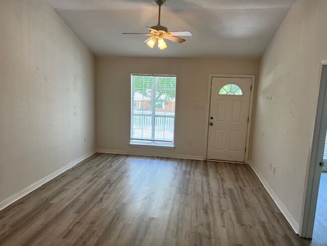 Photo - 6038 W Adams St