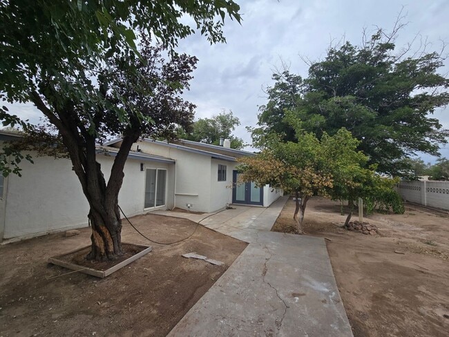 Photo - 2115 Perry Rd SW