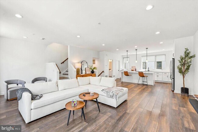 Photo - 3005 Birchview Walk