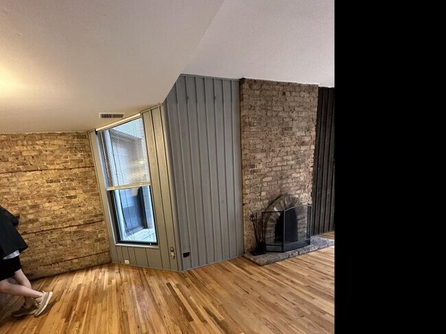 Building Photo - 2 bedroom in Chicago IL 60657 Unit 2BD Rental
