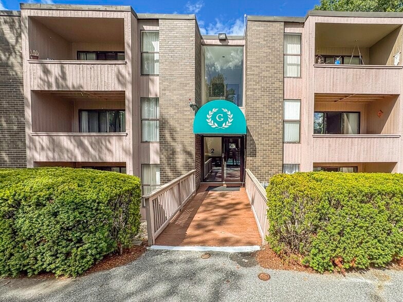 2 Shrewsbury Green Dr