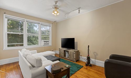 Photo - 1421 W Fletcher St