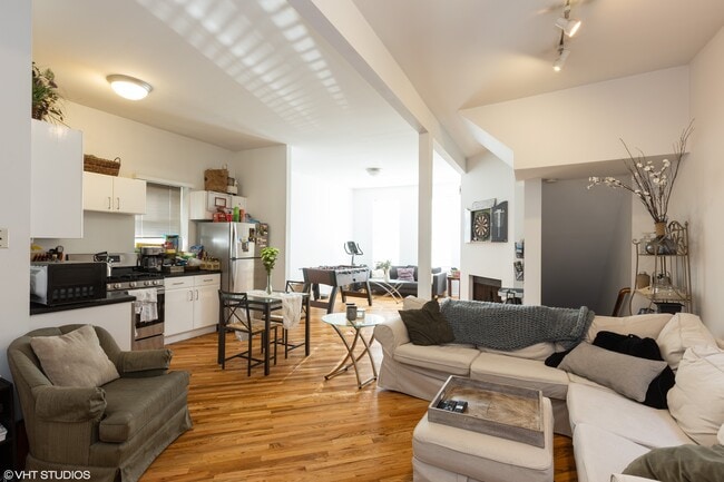 Building Photo - 2518 Ashland N Ave Unit 1R