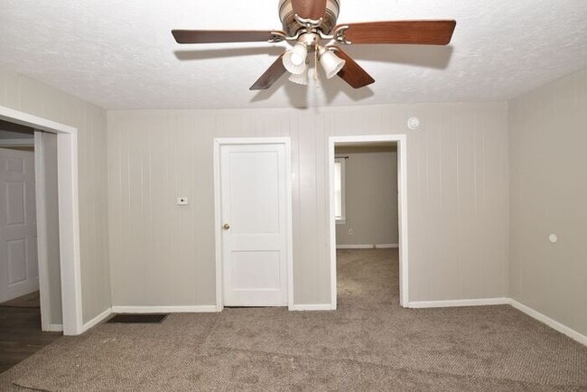 Photo - Mishawaka North-east 2 bedroom and 1 bath home on a large lot