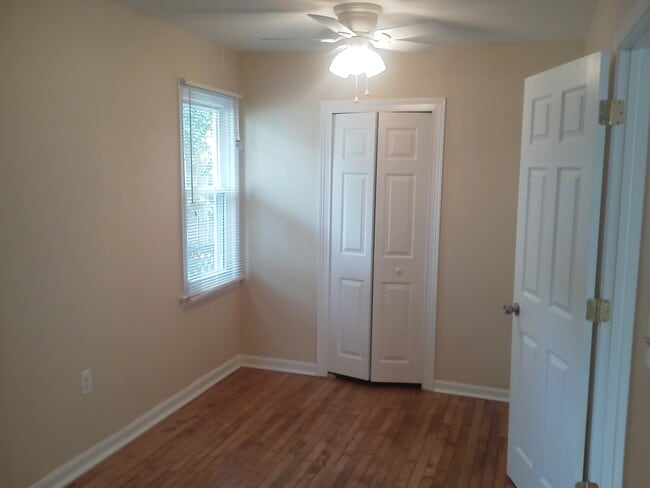Dormitorio 2 - 2014 Guthrie Ave