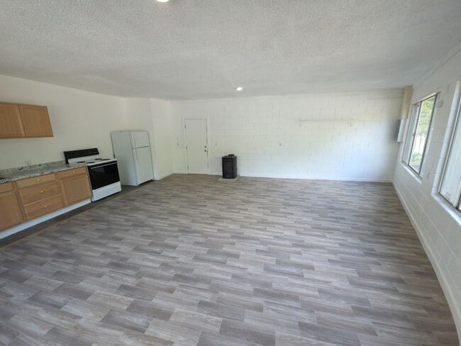 13451 Lakeshore Dr Unidad 13451 Lakeshore Dr #C