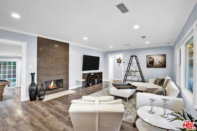 Photo - 8345 White Oak Ave