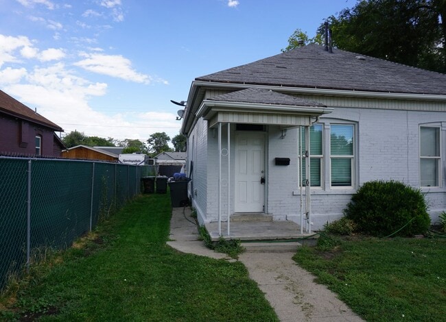 Building Photo - 836-840 W. 300 N. Unit 840 Rental
