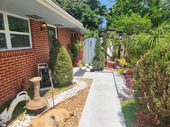 Photo - 452 Martin Ave Unidad B