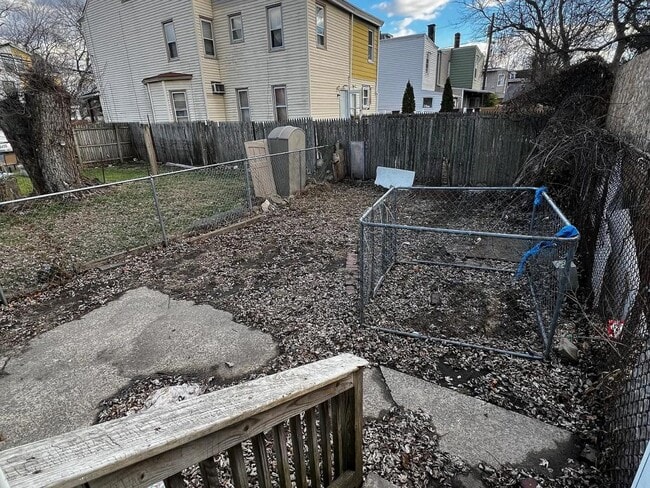 Photo - 943 E State St
