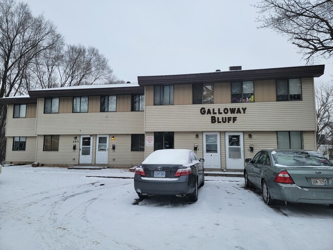 4 Large Bed and 2 Bath- Next to UW Stout - 4 Large Bed and 2 Bath- Next to UW Stout Apartments