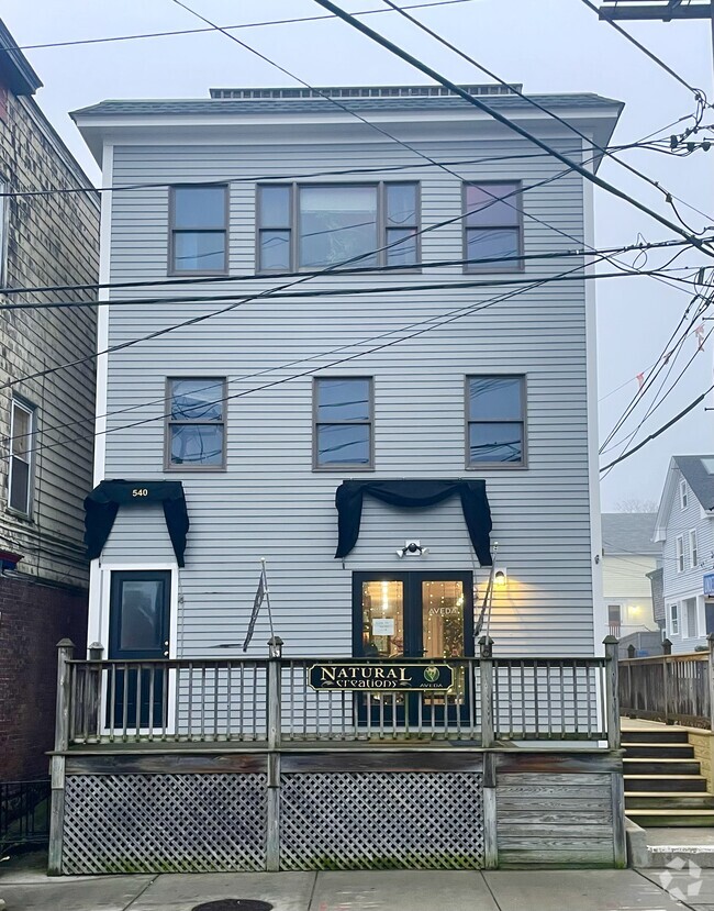 Building Photo - 540 Thames St Unit 2 Rental