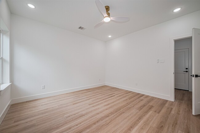 Photo - 6021 Maybell St