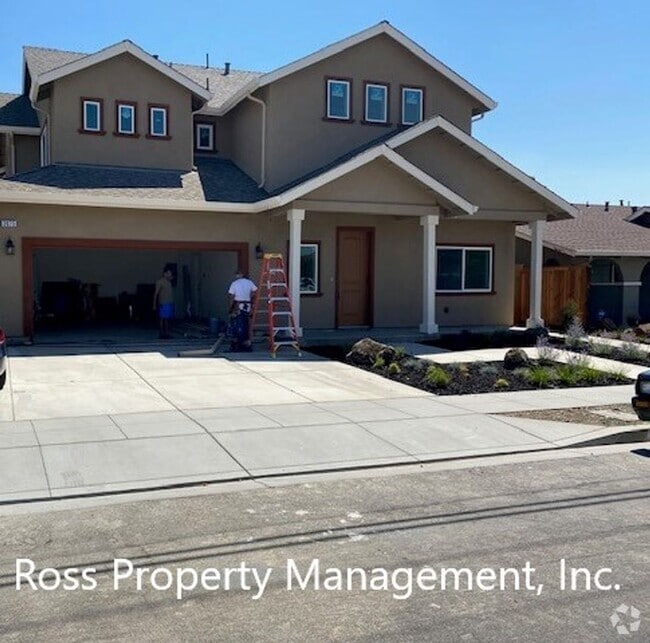 Building Photo - Immaculately Two Story Home Ready for Imme...