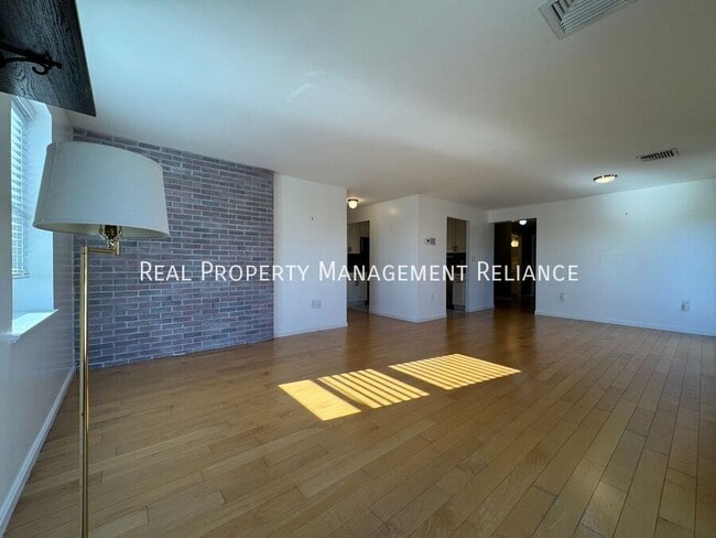 Photo - 20 Central St Unit 404