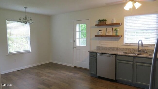 Photo - 2156 Bradley St