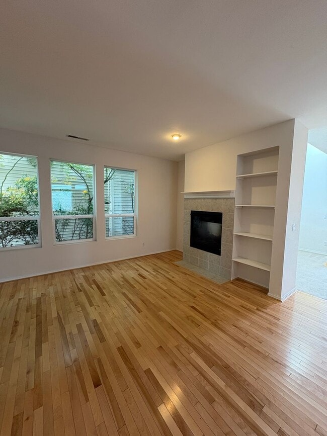 Photo - Available now- Beautiful like-new rental i...