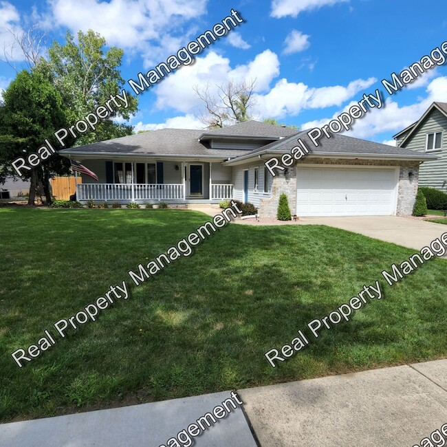 Well Maintained Schererville Tri-Level - Well Maintained Schererville Tri-Level House