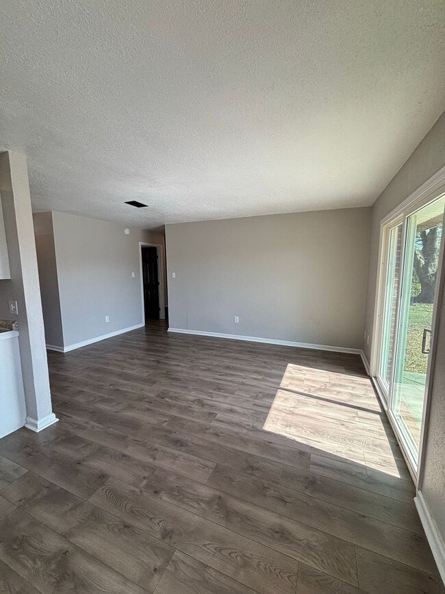 Photo - 1800 Fairlane-Move In Ready!