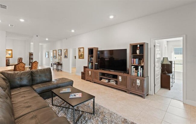 Photo - 636 Tanaro Ln