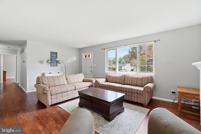 Building Photo - 7414 Jervis St