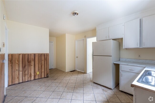 Building Photo - 675 S Clinton Ave Rental