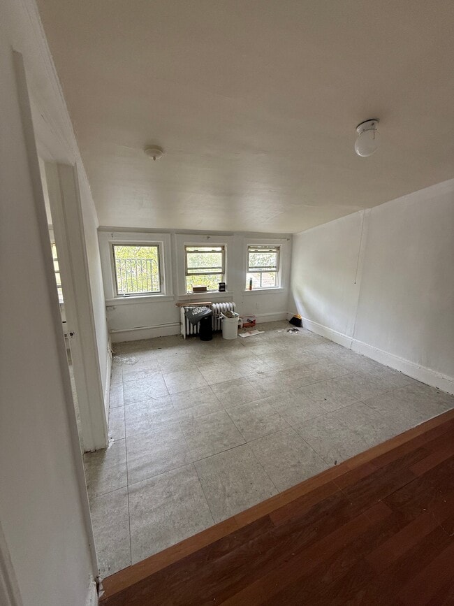Photo - 114 Highlawn Ave Unit 3