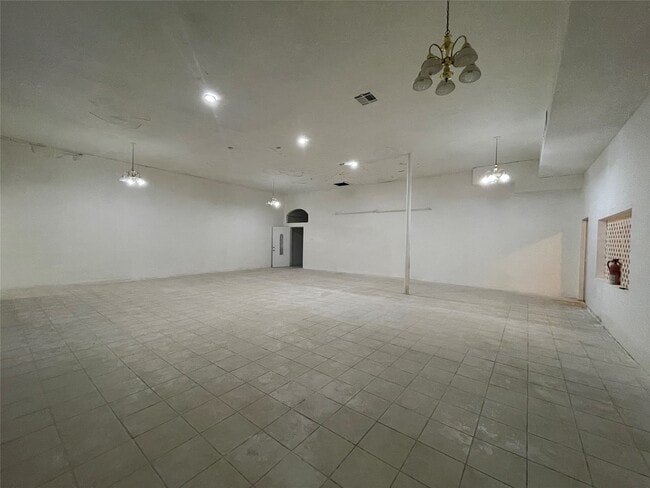 Photo - 2900 Luell St