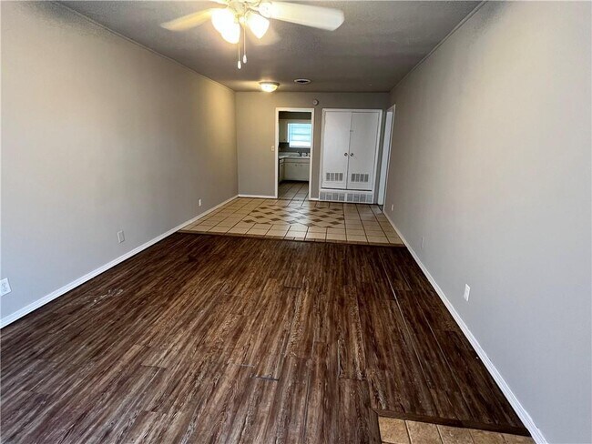 Photo - 2005 W Oak St Townhome