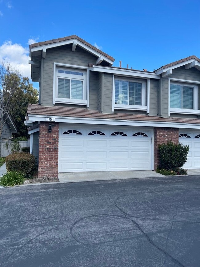 Updated 3BD/2.5BA 2-Story Townhouse in Pri... - Updated 3BD/2.5BA 2-Story Townhouse in Pri...
