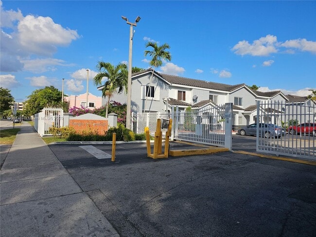 Building Photo - 7841 SW 152nd Ave Unit 4