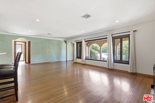 Photo - 13800 Erwin St
