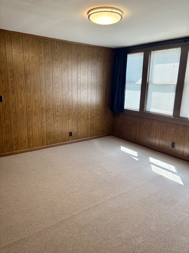 Building Photo - 118 N Spring St Unit 1