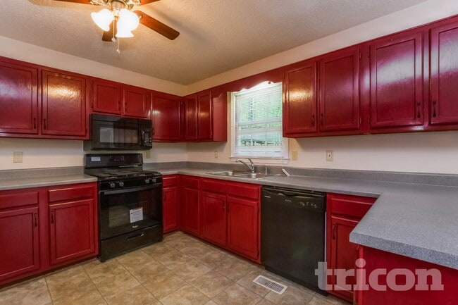 Photo - 321 Stratford Dr