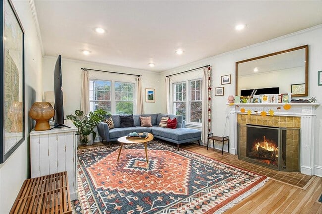 Photo - 942 Eulalia Rd NE