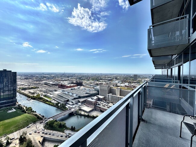 Photo - 235 W Van Buren St Unidad 4207