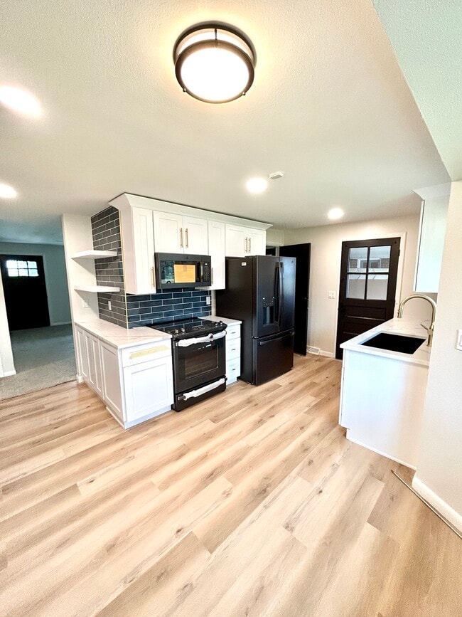 Building Photo - 6935 Webster St