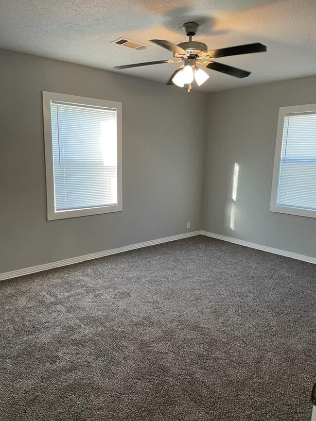 Photo - 708 Maxwell St NW