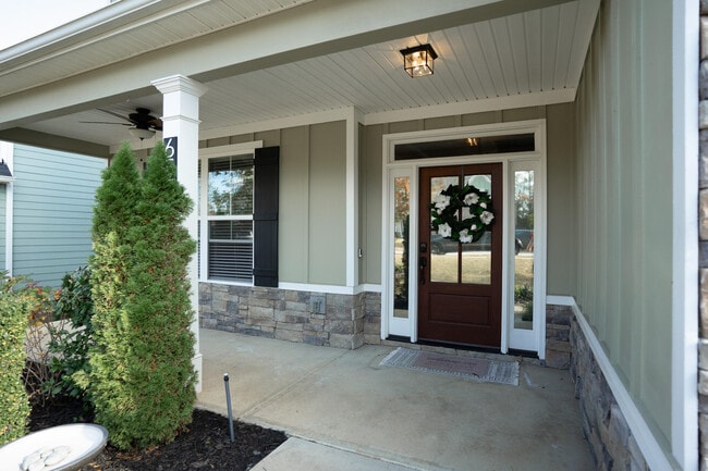 Photo - 657 Tree Top Trl