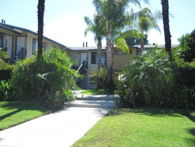 Photo - 6135-6145 Woodman Ave Apartments Unit H