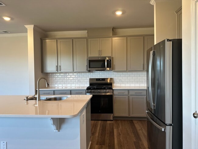 Photo - 2210 Caen St