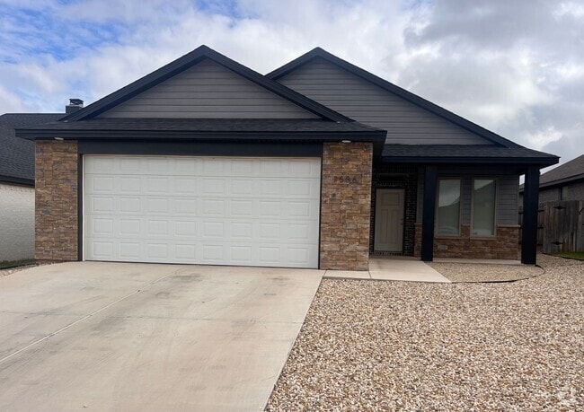 Building Photo - 3 Bedroom Rental Available This July in Fr...