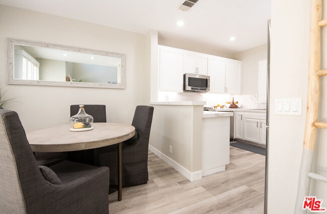 Photo - 596 Fenwick Way Unidad B Rental