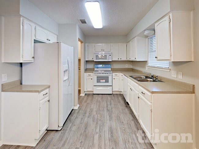 Photo - 521 Clover Dr