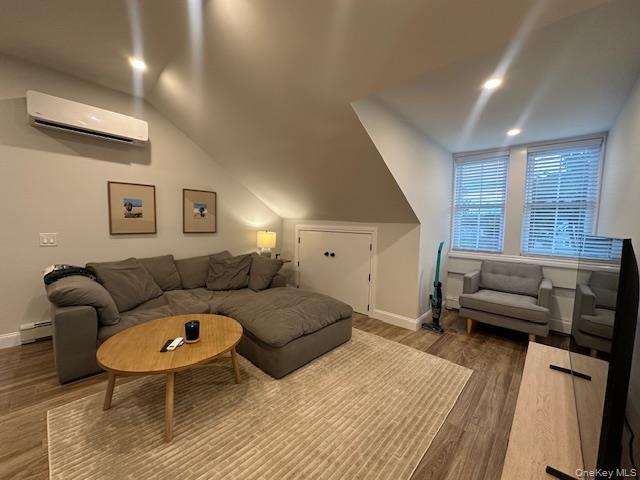 Photo - 68 Nassau Rd Unit 2nd Floor