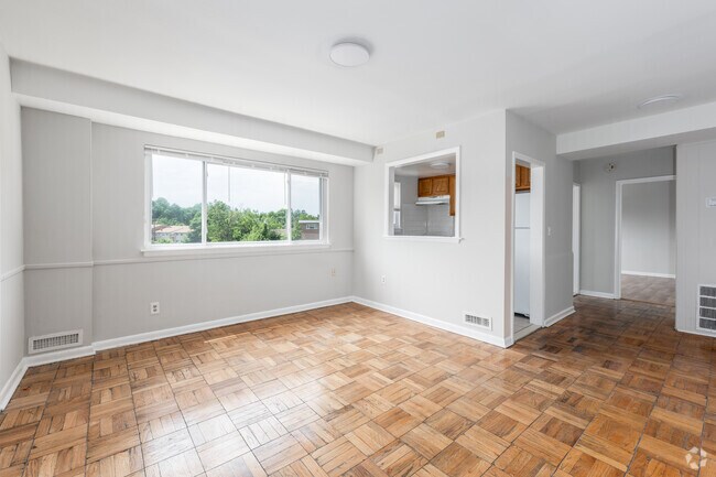 1BR, 1BA - 766SF - Living Room