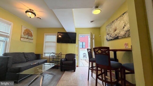 Photo - 830 19th St NE