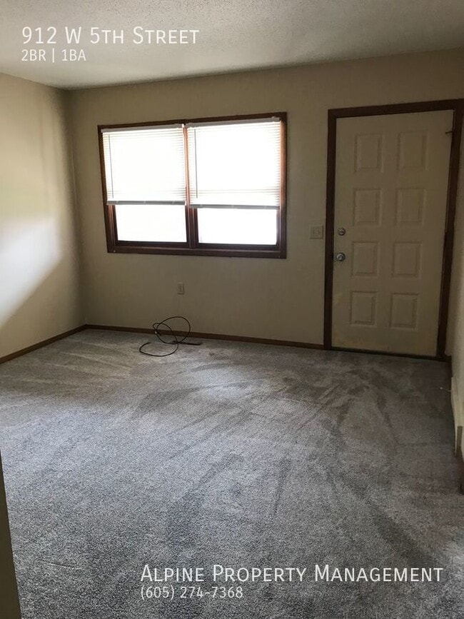 Photo - 2 Bed/1 Bath Ground Level Duplex!!